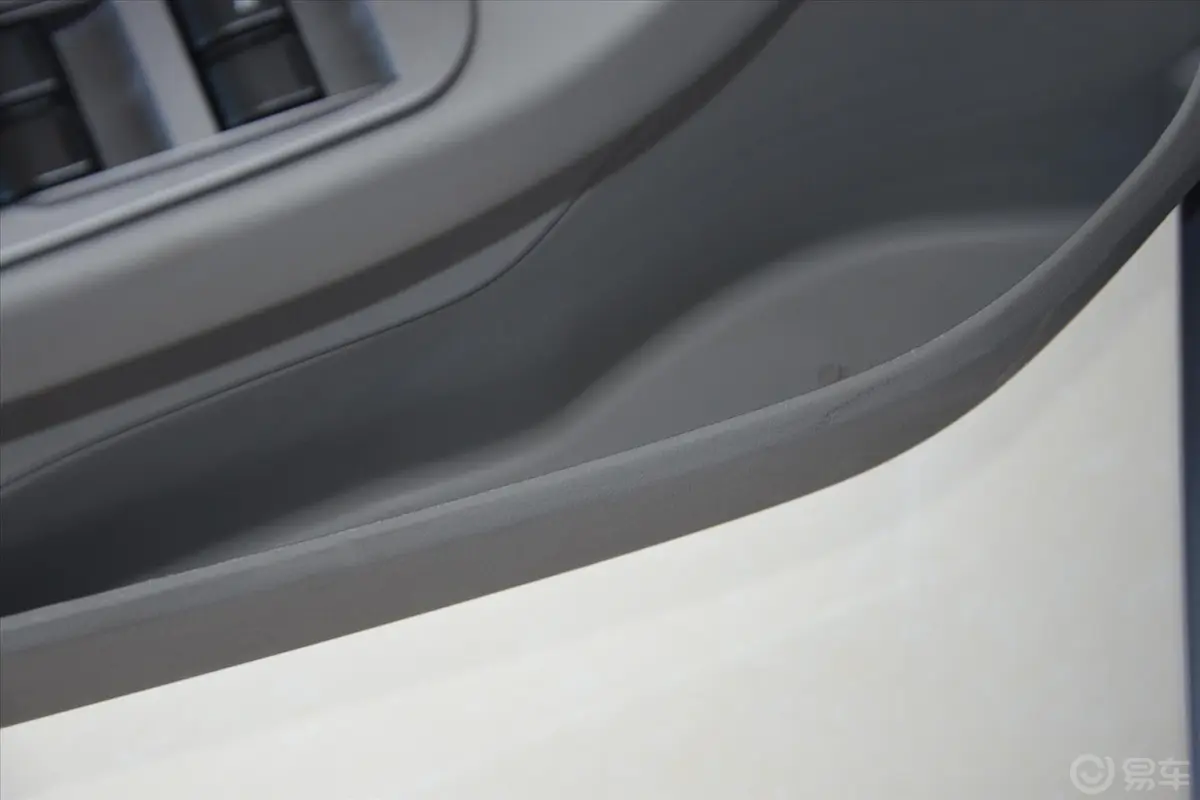 夏利N51.3L 手动 豪华型带气囊驾驶员门储物盒
