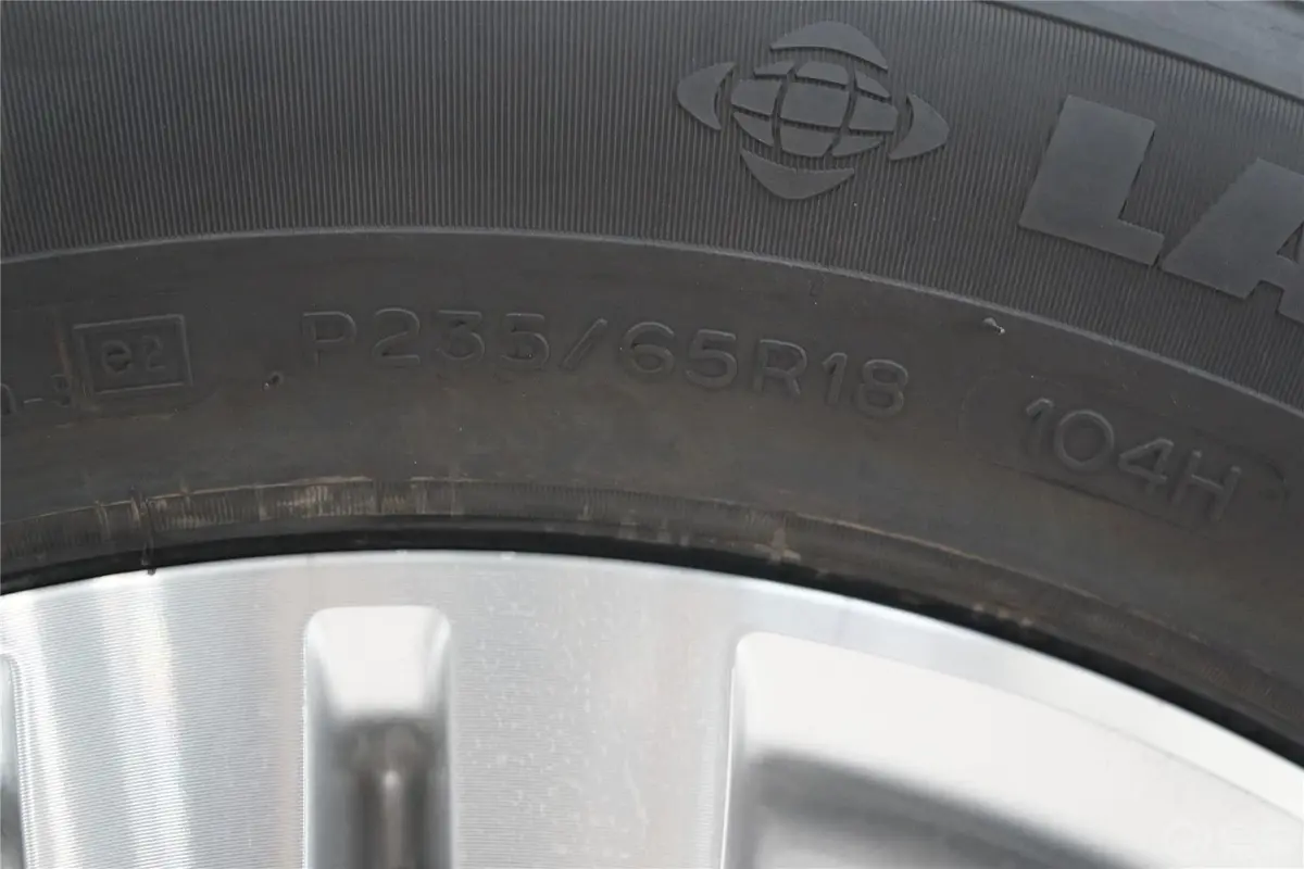 凯迪拉克SRX3.0L 手自一体 舒适型轮胎规格