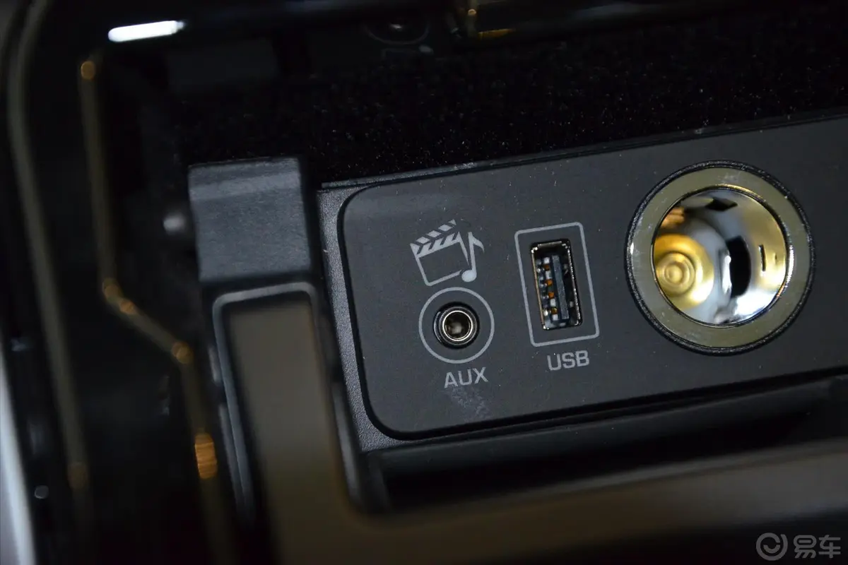 揽胜运动版3.0 V6 SC 汽油版 锋尚创世版USB接口