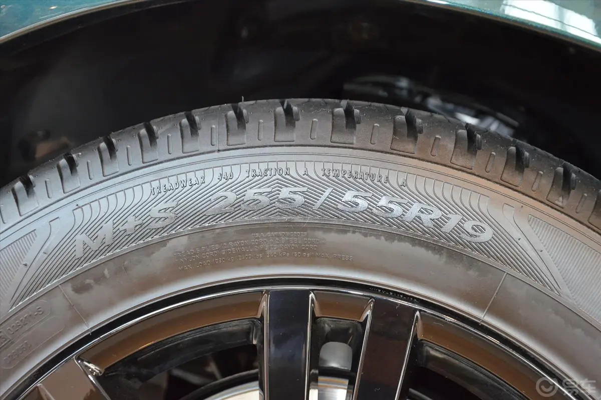 发现第四代 3.0 SDV6 尊黑限量版轮胎规格