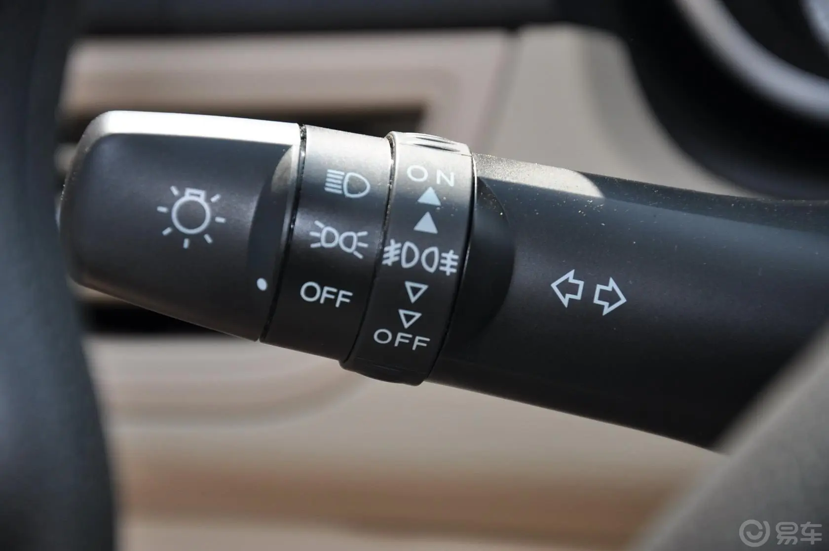 V6菱仕1.5L 手动 标准版大灯远近光调节柄