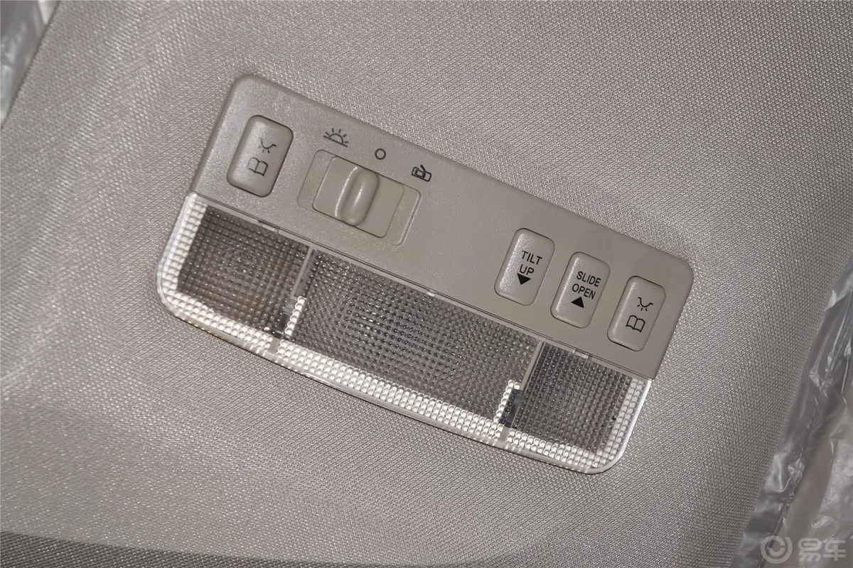 奇瑞E51.5L 手动 卓悦天窗版前排车顶中央控制区