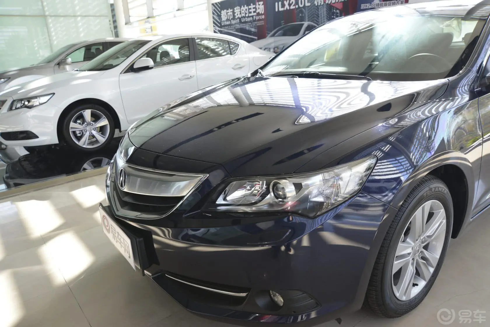 讴歌ILX2.0L 精锐版车头局部