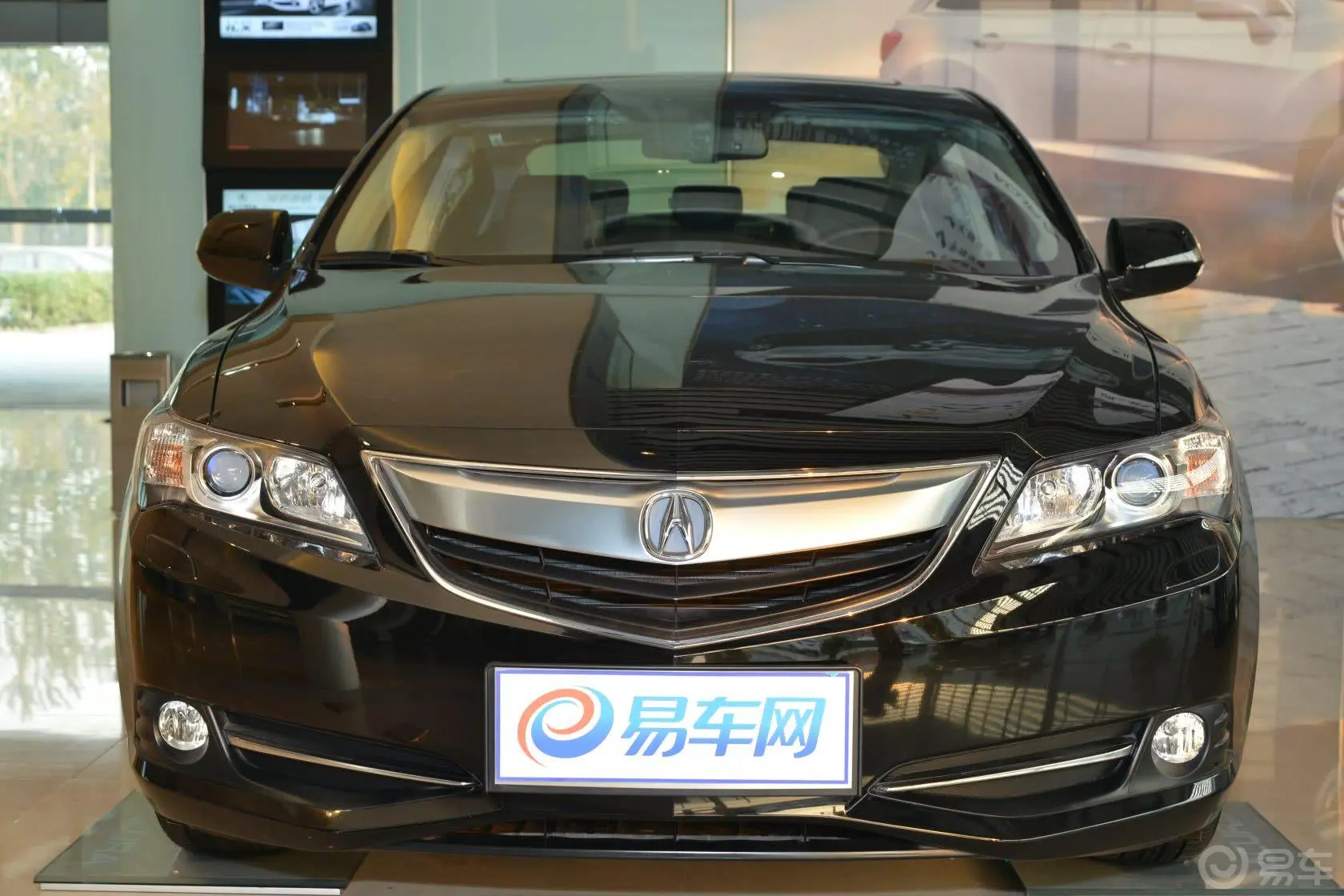 讴歌ILX2.0L 精锐版正前水平