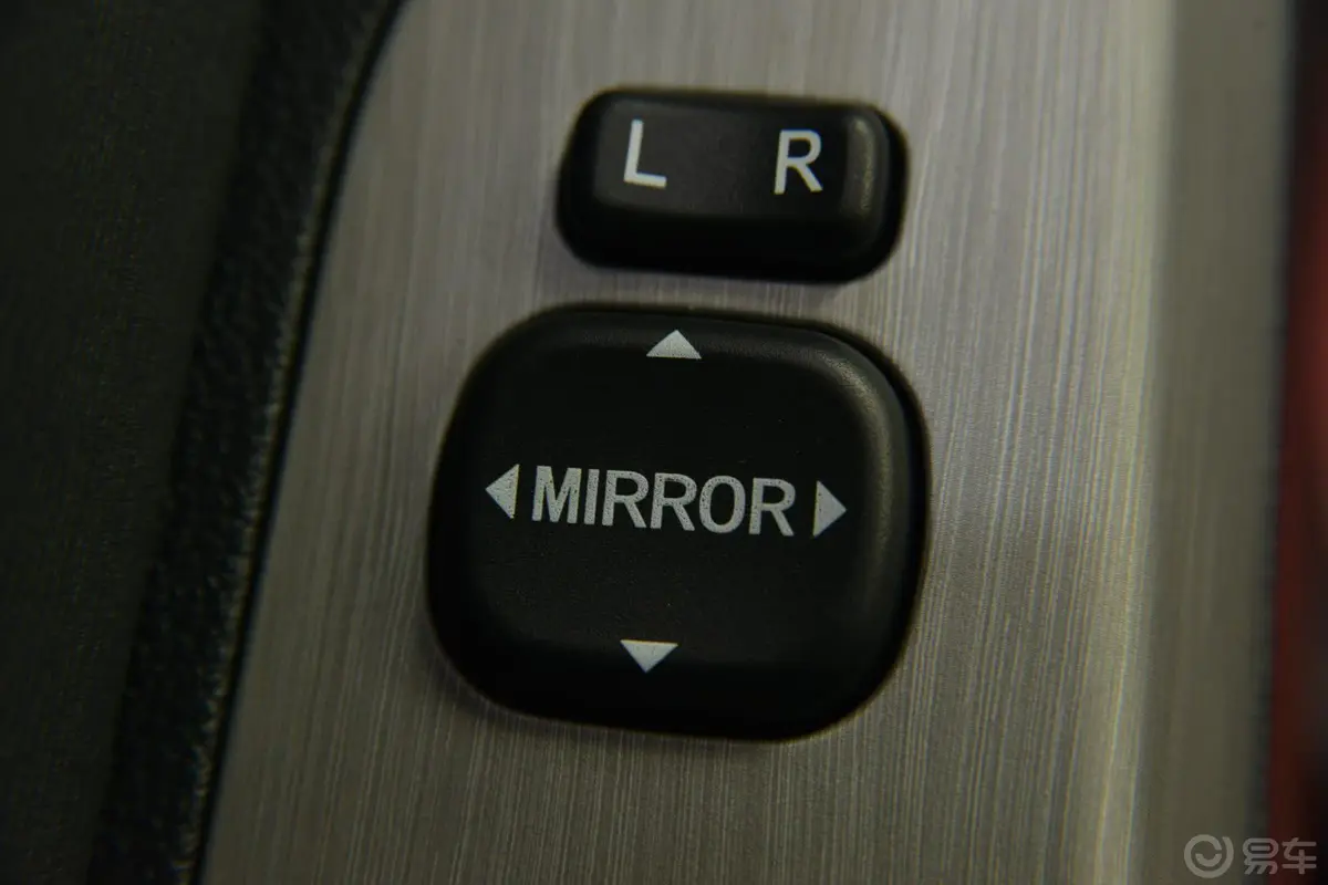 欧力威1.2L 手动 舒适版外后视镜控制键