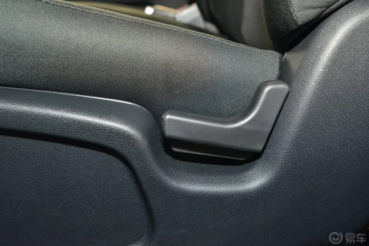 欧力威1.2L 手动 舒适版座椅调节键