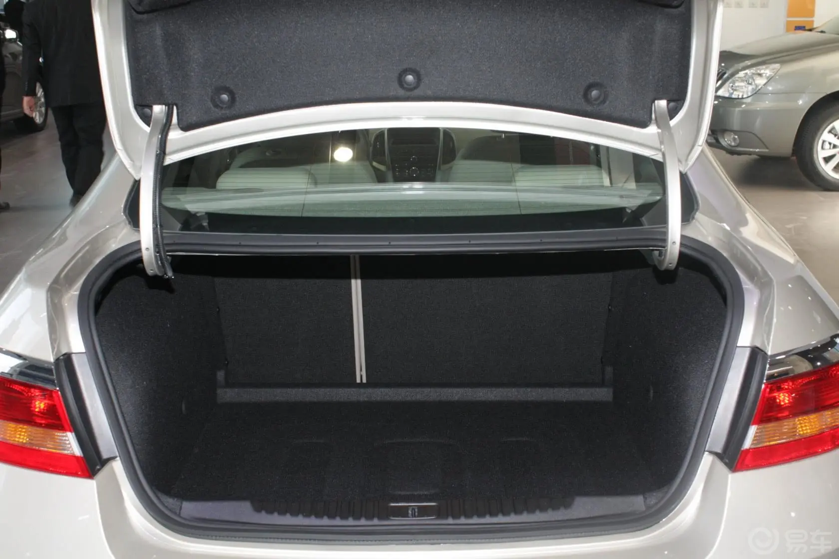 英朗GT 1.6L 手自一体 舒适版行李箱空间