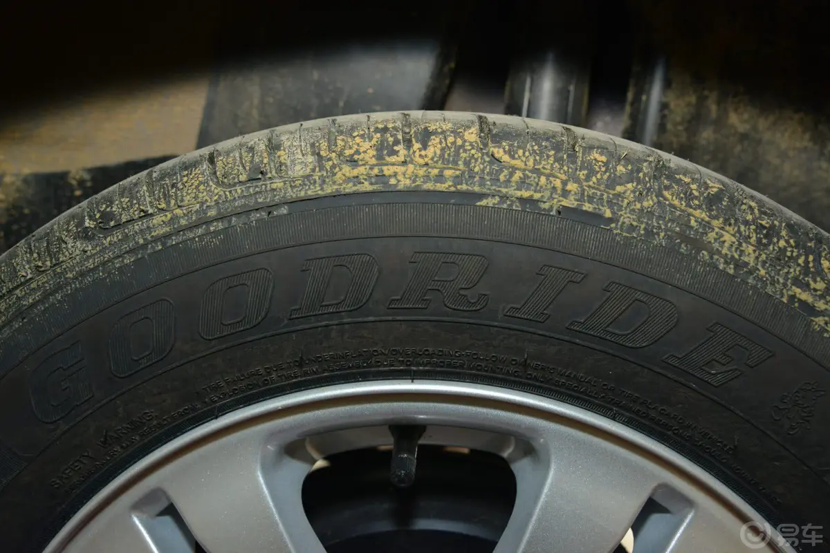 欧力威1.2L 手动 舒适版轮胎规格