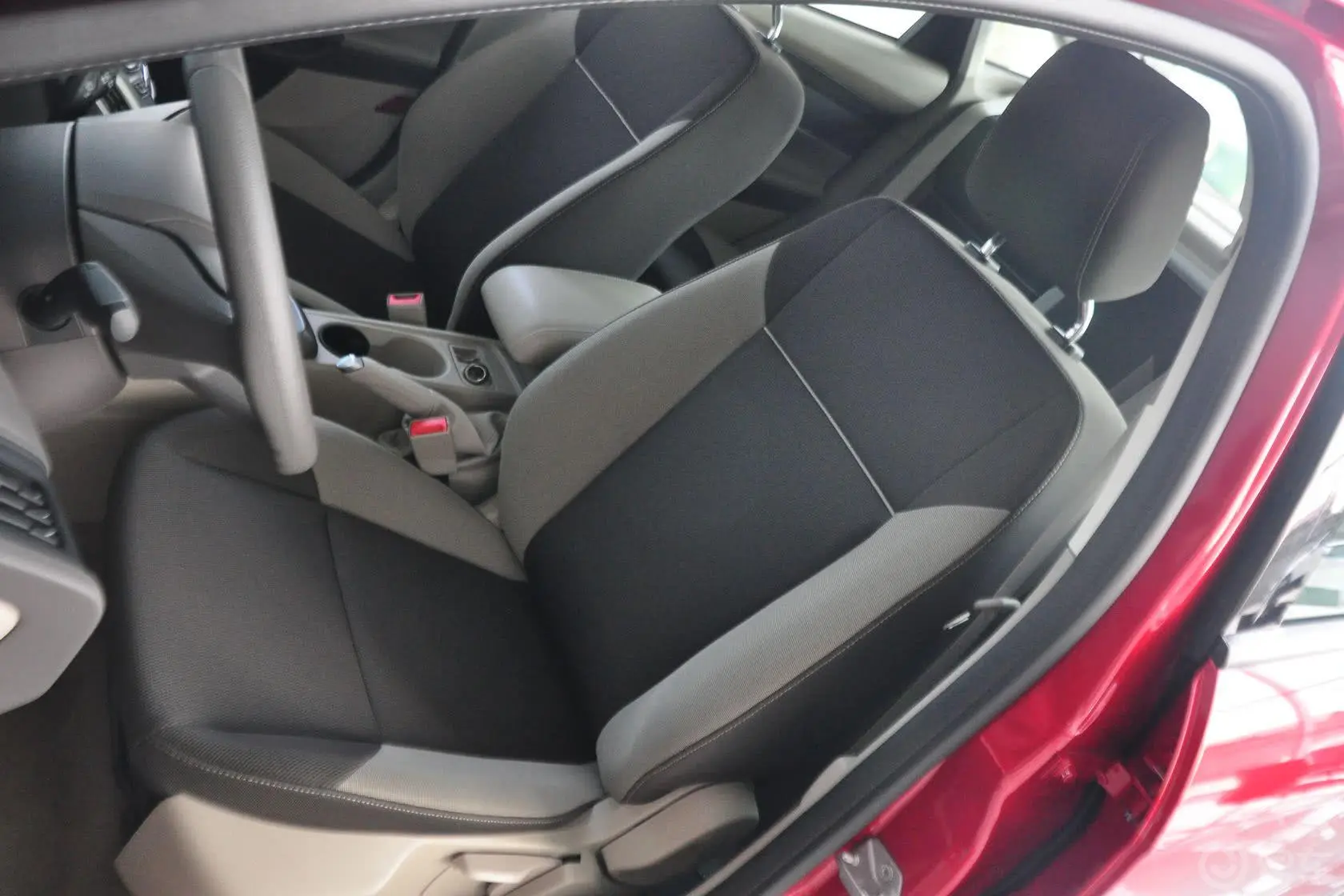 福克斯三厢 1.6L 自动 舒适型驾驶员座椅