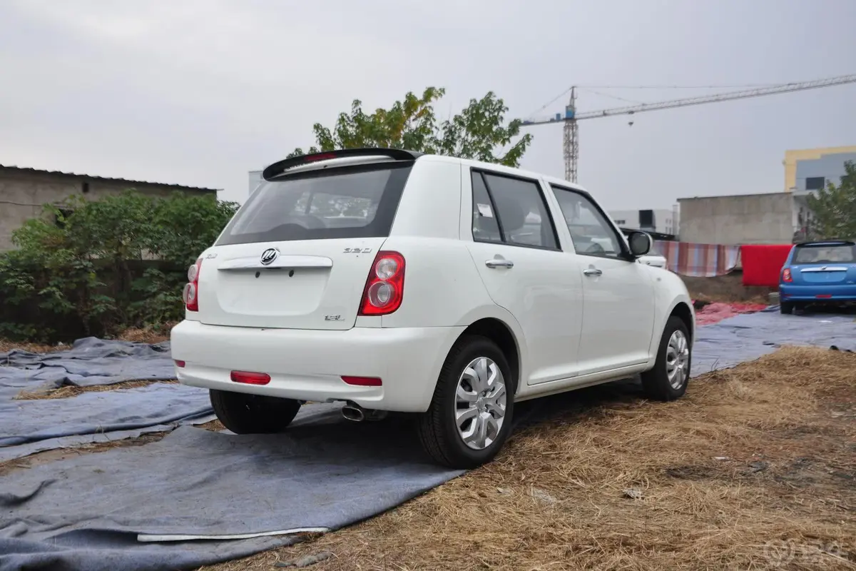 力帆3301.3L VVT 手动 舒适型侧后45度车头向右水平