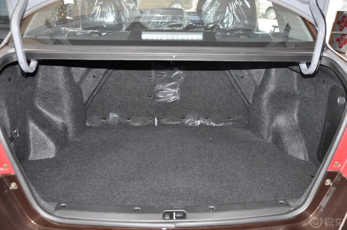利亚纳A6三厢 1.4L 手动 畅想型行李箱空间