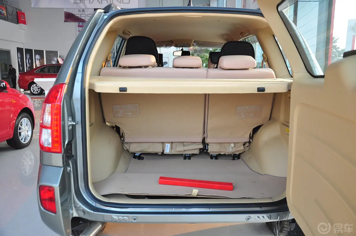 瑞虎精英版 1.6L 手动 DVVT 舒适型 贺岁版行李箱空间