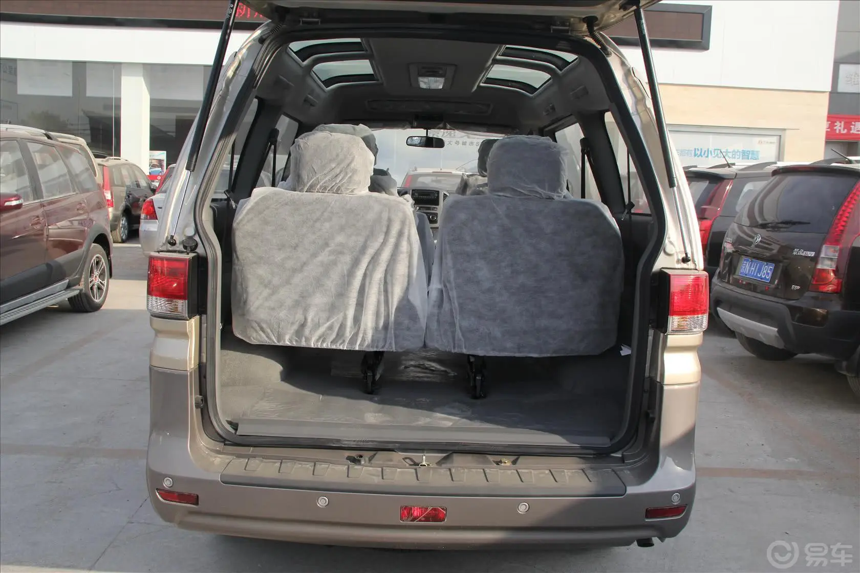 菱智M5-Q3 2.0L 手动 7座短轴豪华型行李箱空间
