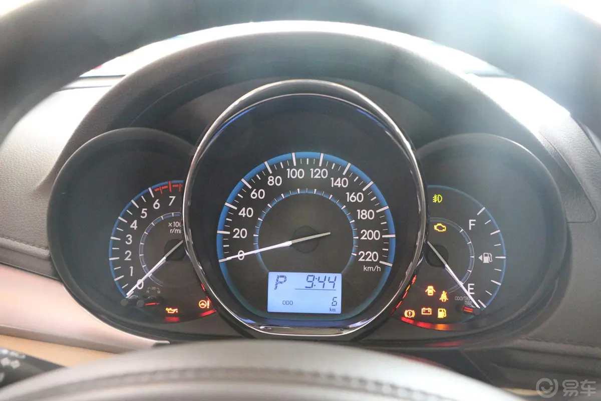 威驰1.5L 自动 智尚版仪表盘背光显示
