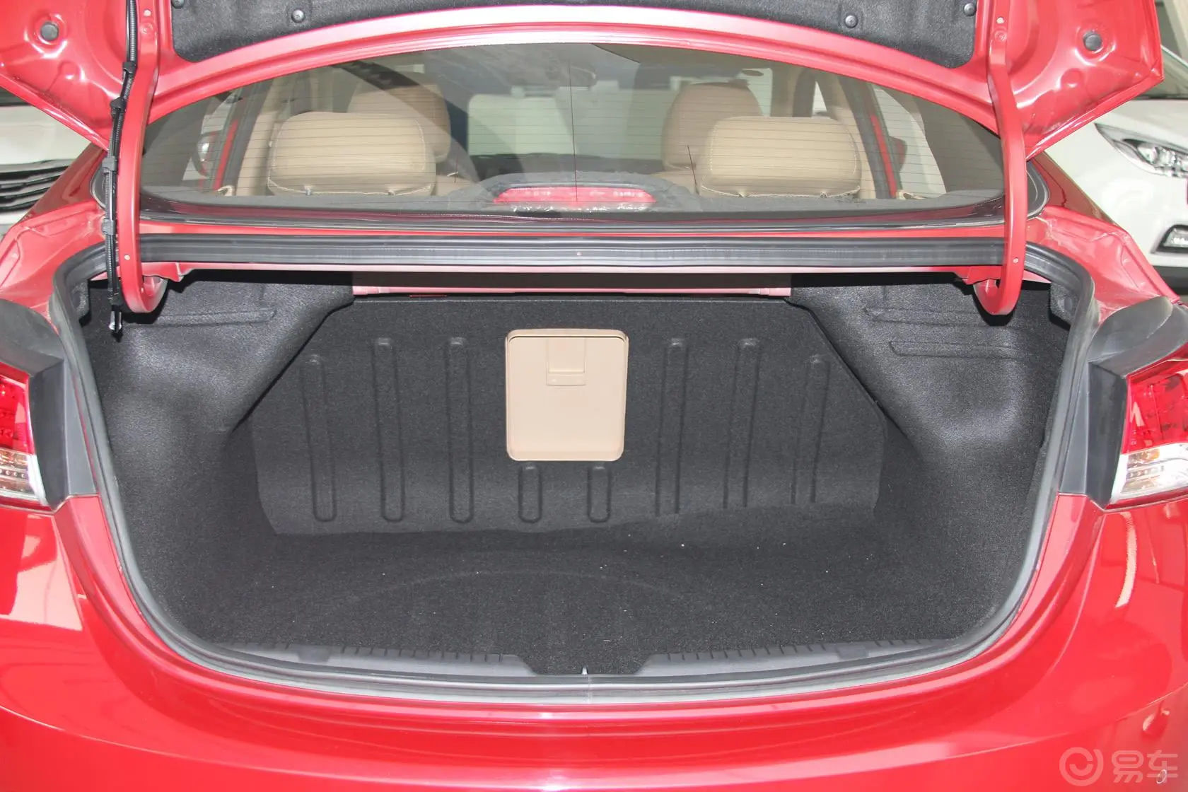 朗动1.6L 自动 尊贵型行李箱空间
