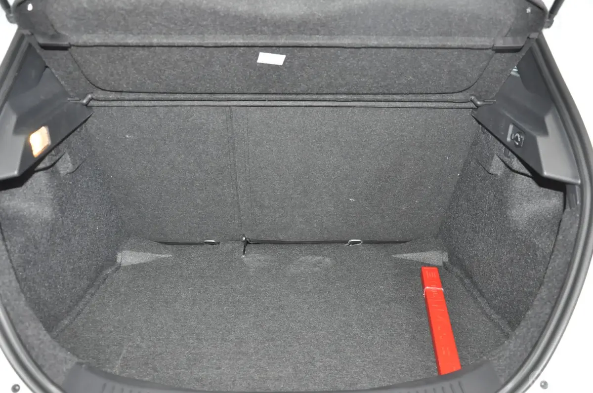 MG51.5L 手动 豪华版行李箱空间