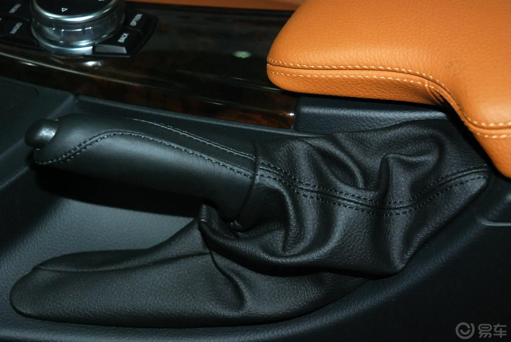 宝马4系双门轿跑车 435i 豪华设计套装驻车制动（手刹，电子，脚刹）