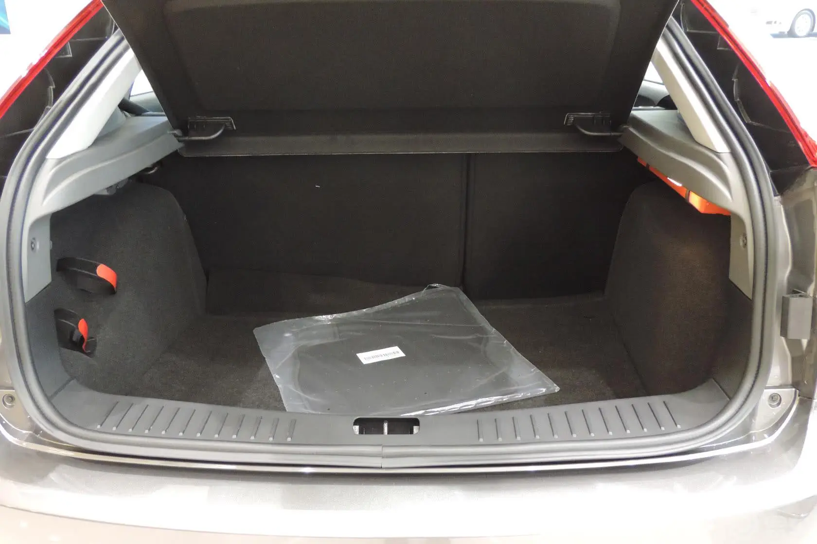 福克斯两厢 经典款 1.8L 手动 基本型行李箱空间
