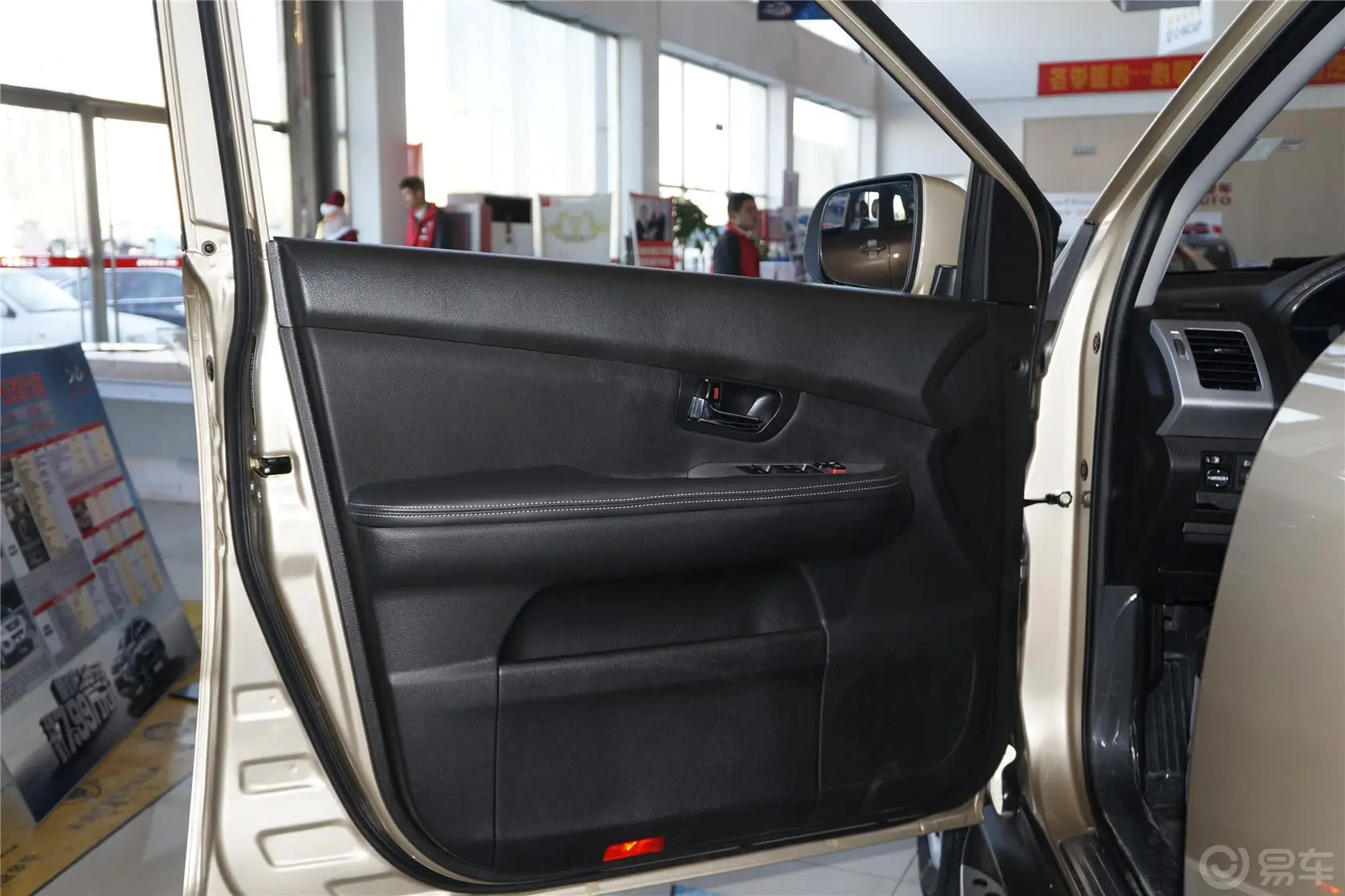 比亚迪S62.4L 手动 精英型 劲悦版驾驶员侧车门内门板