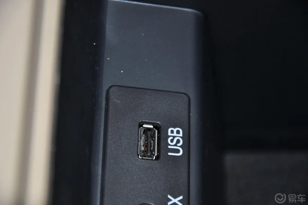 奔腾B501.6L 手动 舒适型USB接口