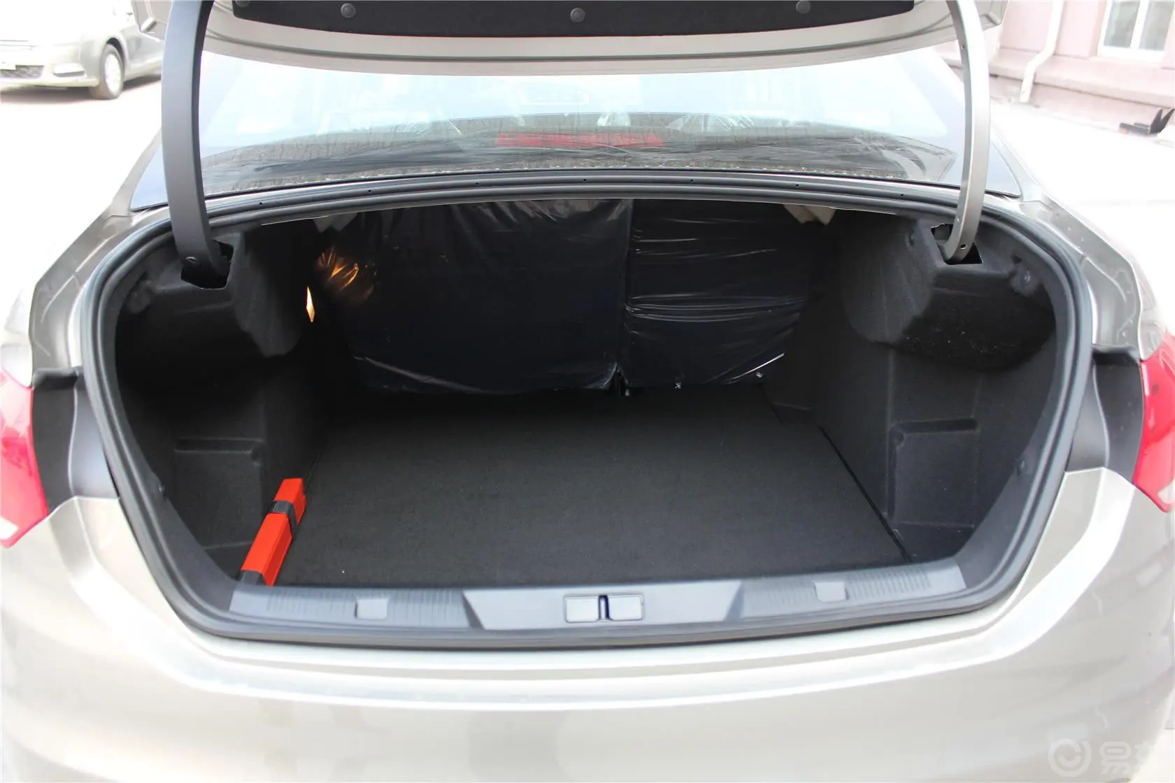 雪铁龙C4L1.8L 自动 智驱版劲享型行李箱空间