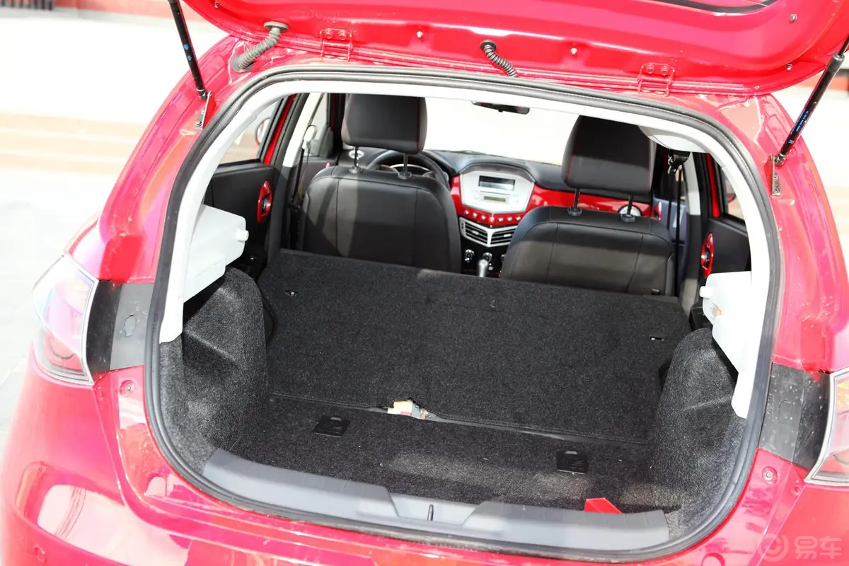 欧朗两厢 1.5L 自动 豪华型行李箱空间