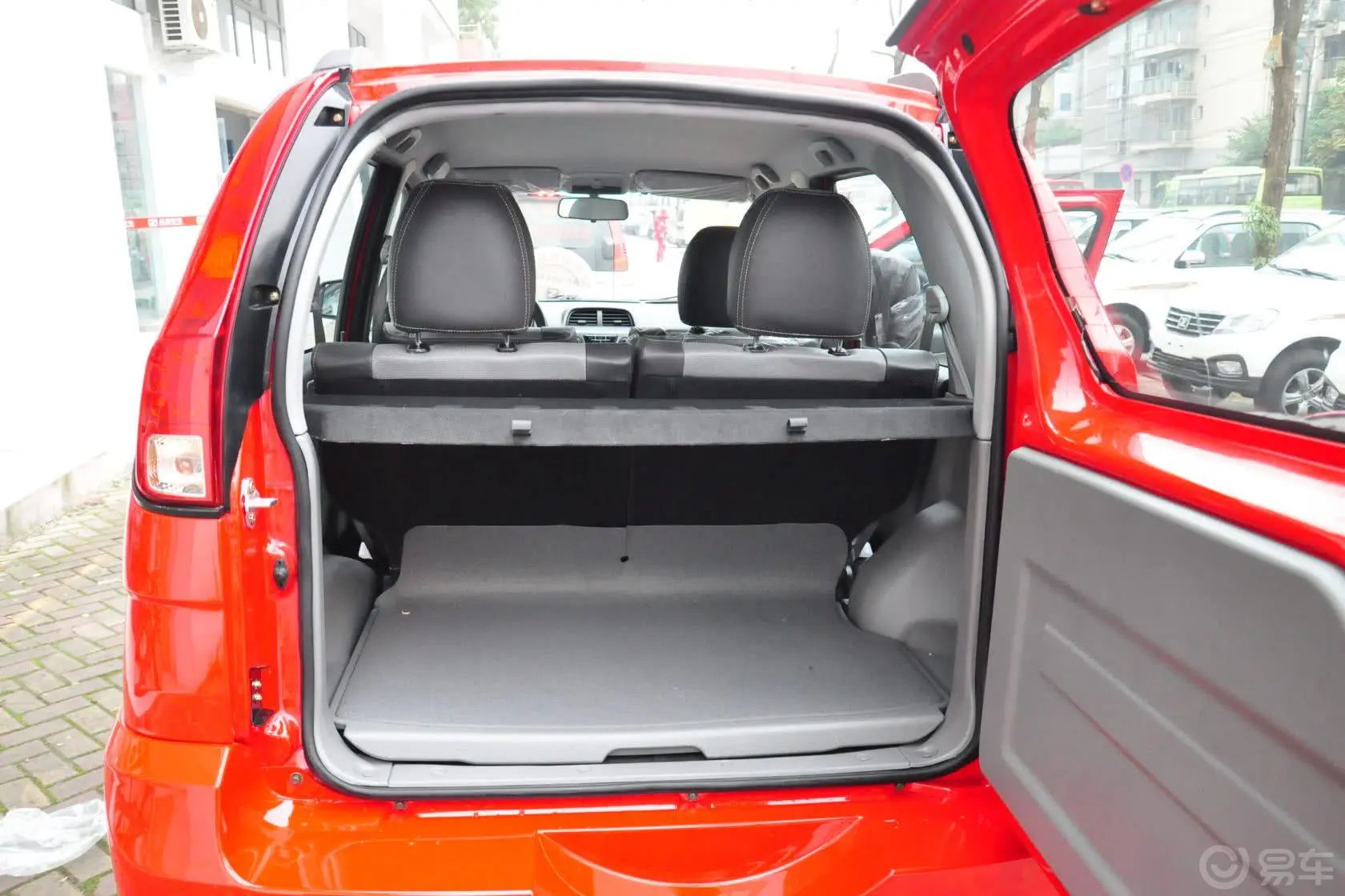 众泰T2001.5L 手动 精英型行李箱空间