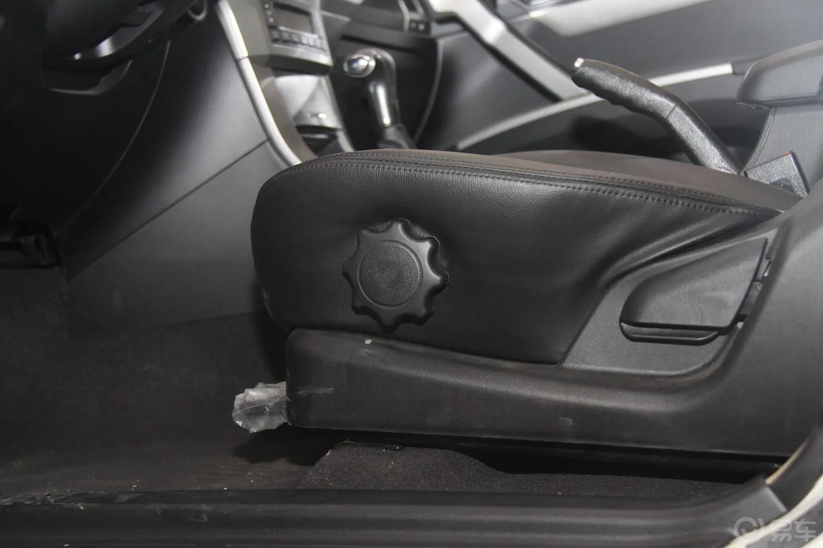 奥轩GX52.4L 自动 四驱 汽油 天窗版座椅调节键