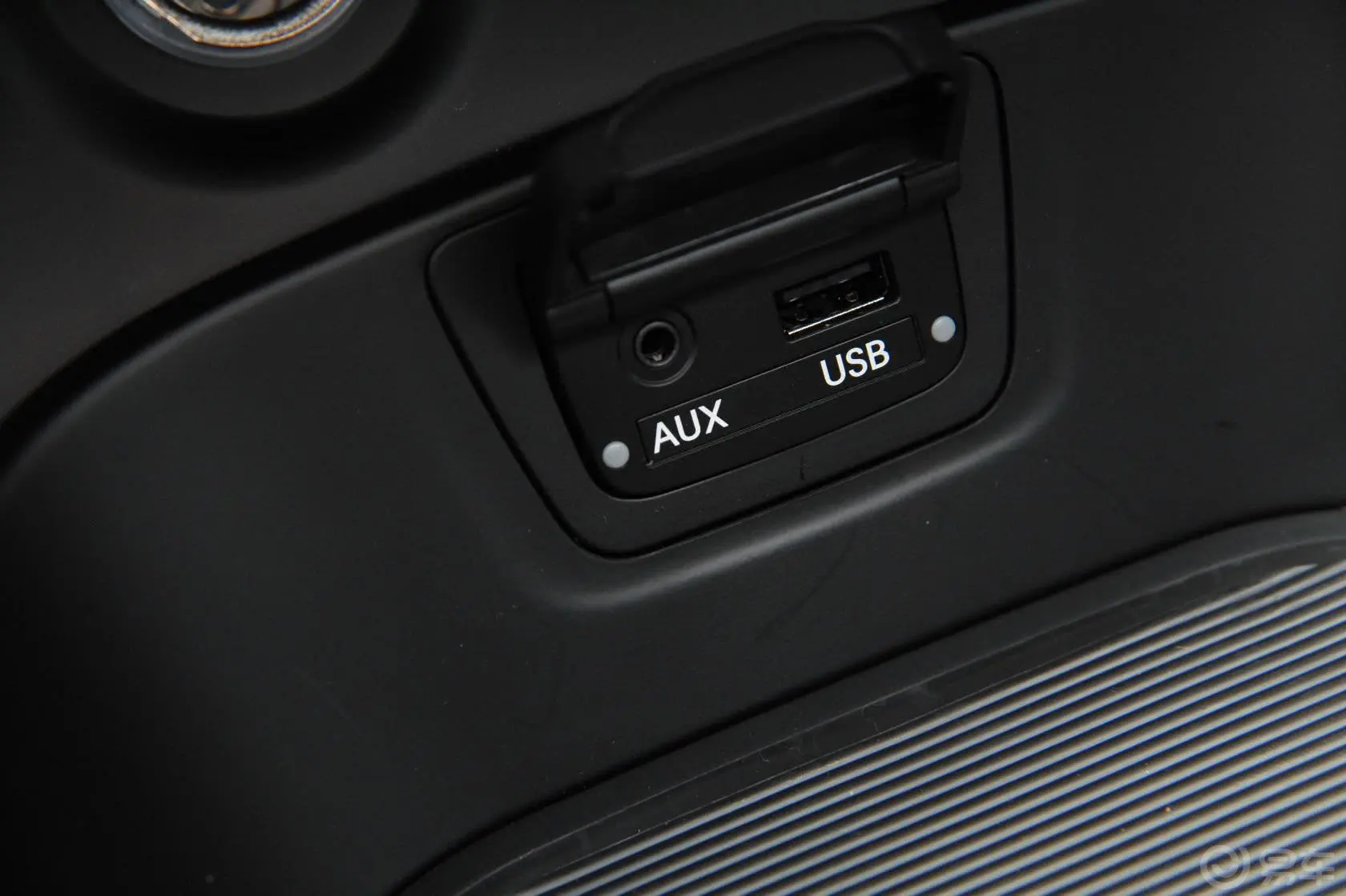 胜达(进口)3.0L 自动 四驱 舒适导航版(欧5)USB接口
