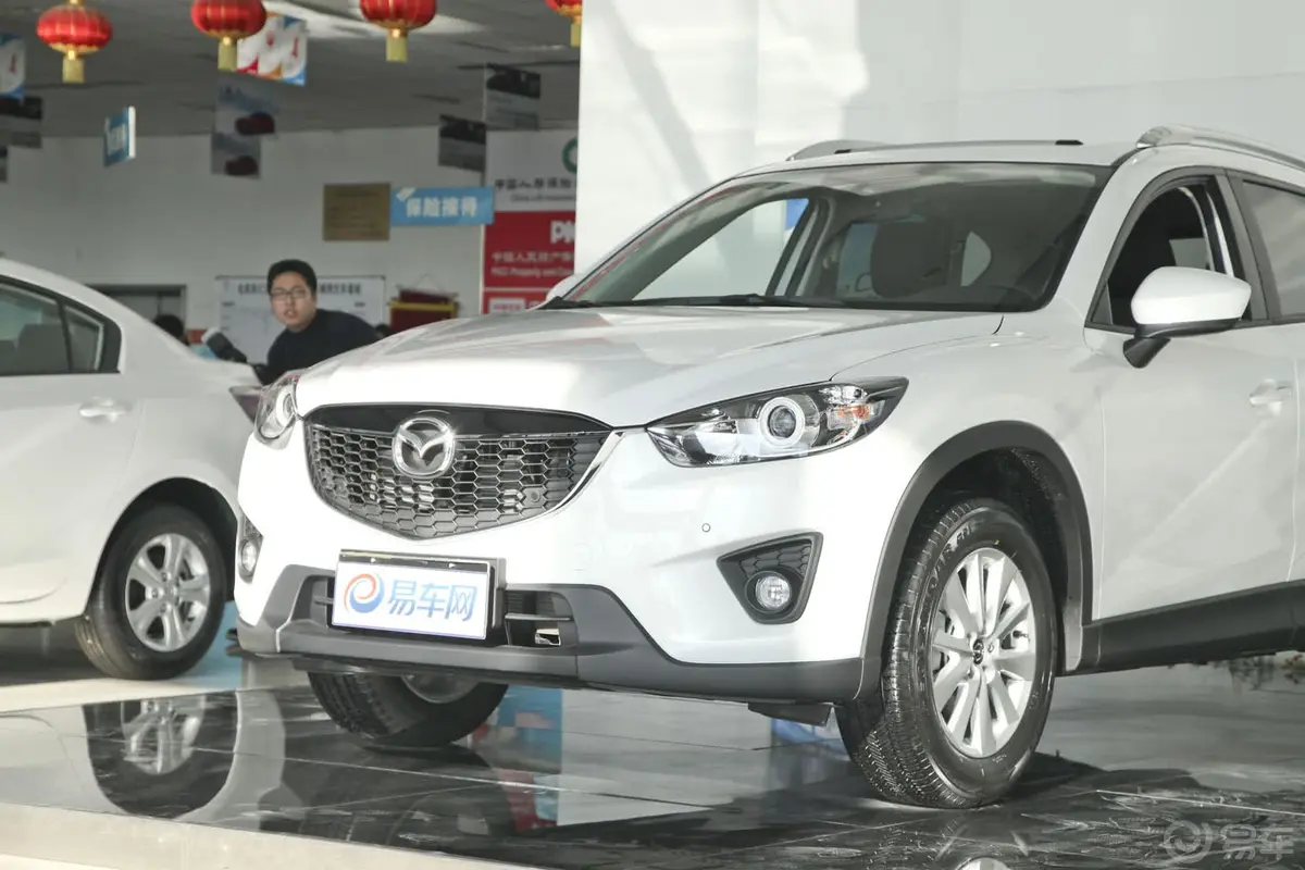 马自达CX-52.0L 自动 四驱 精英型车头局部