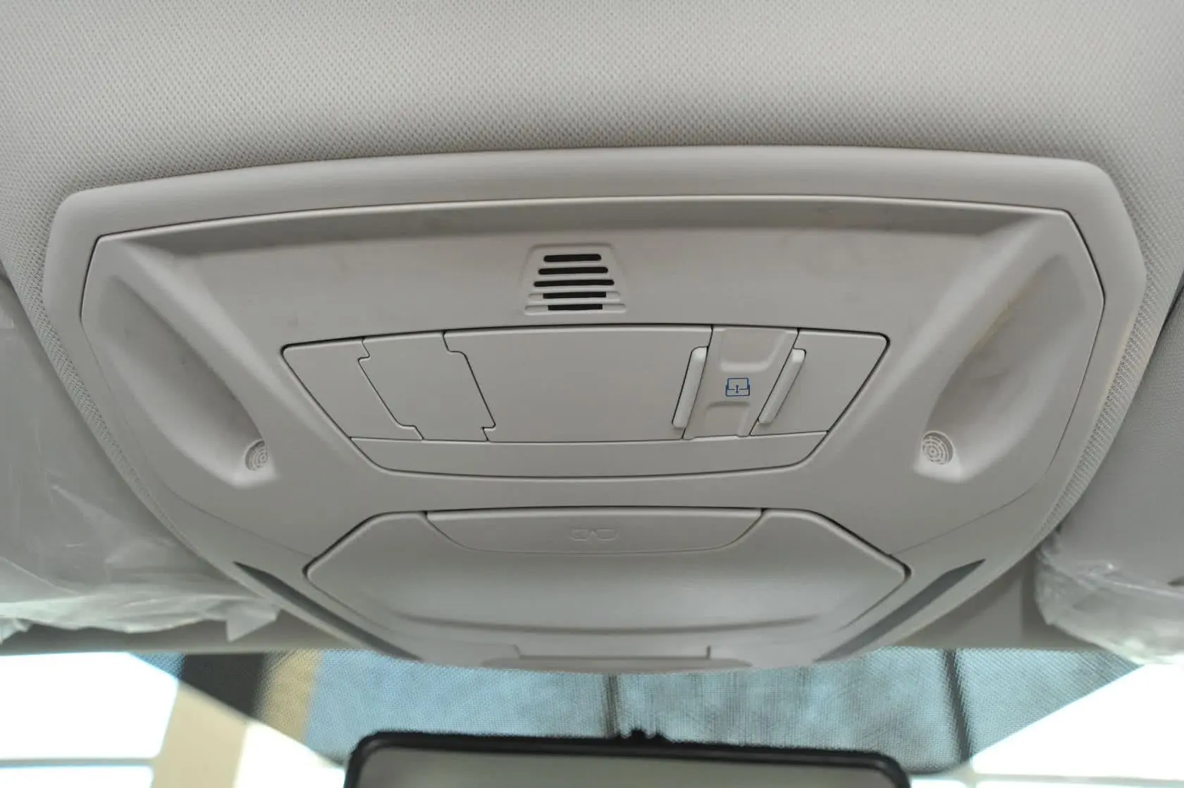 福克斯两厢 1.6L 自动 风尚型前排车顶中央控制区