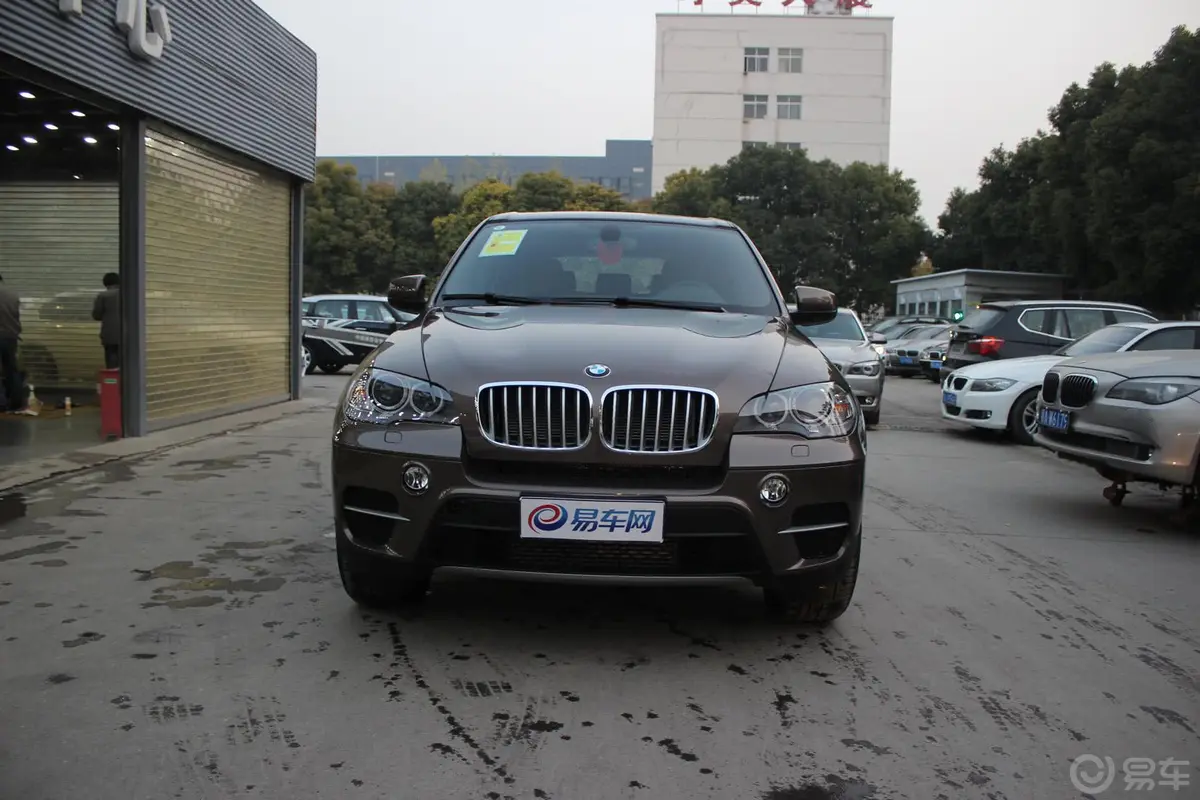 宝马X5(进口)xDrive35i 臻享版正前水平