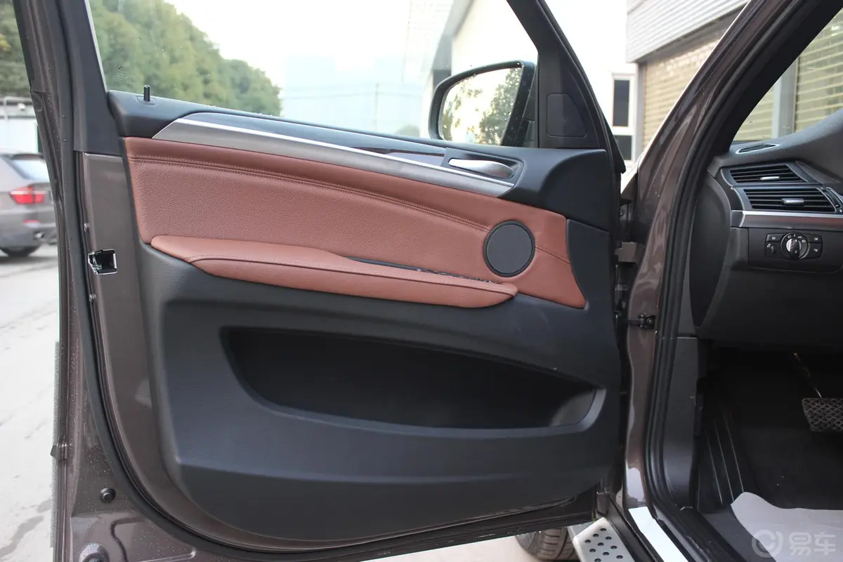 宝马X5(进口)xDrive35i 臻享版驾驶员侧车门内门板