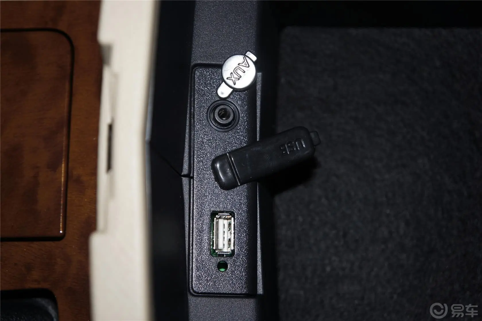 比亚迪G62.0L 手动 豪华型USB接口