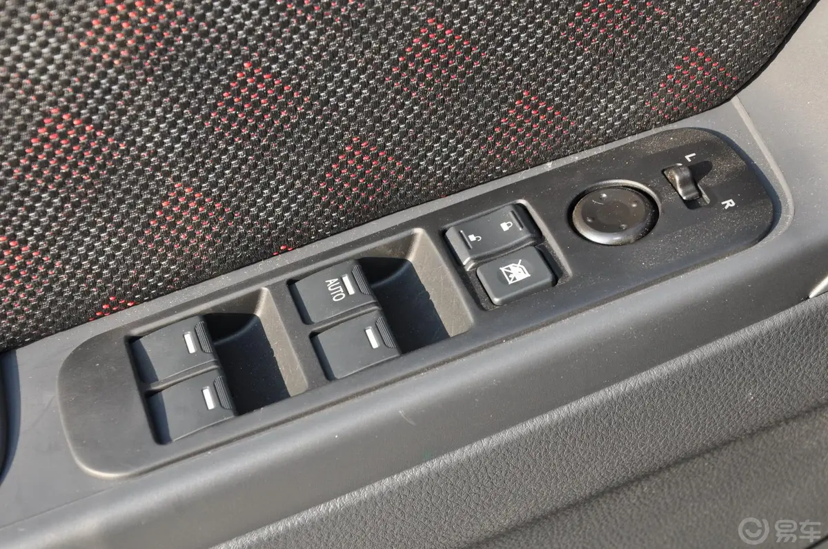 利亚纳A6两厢 1.4L 手动 理想型车窗升降键
