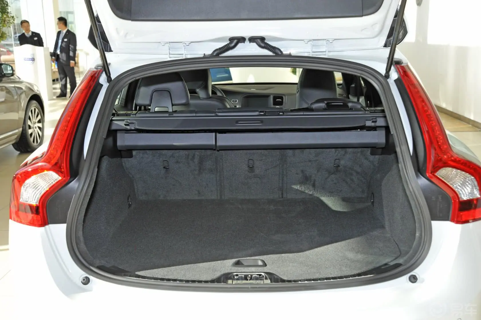 沃尔沃V60T6 AWD 个性运动版行李箱空间
