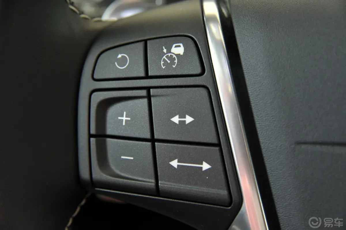 沃尔沃V60T6 AWD 个性运动版方向盘功能键（左）