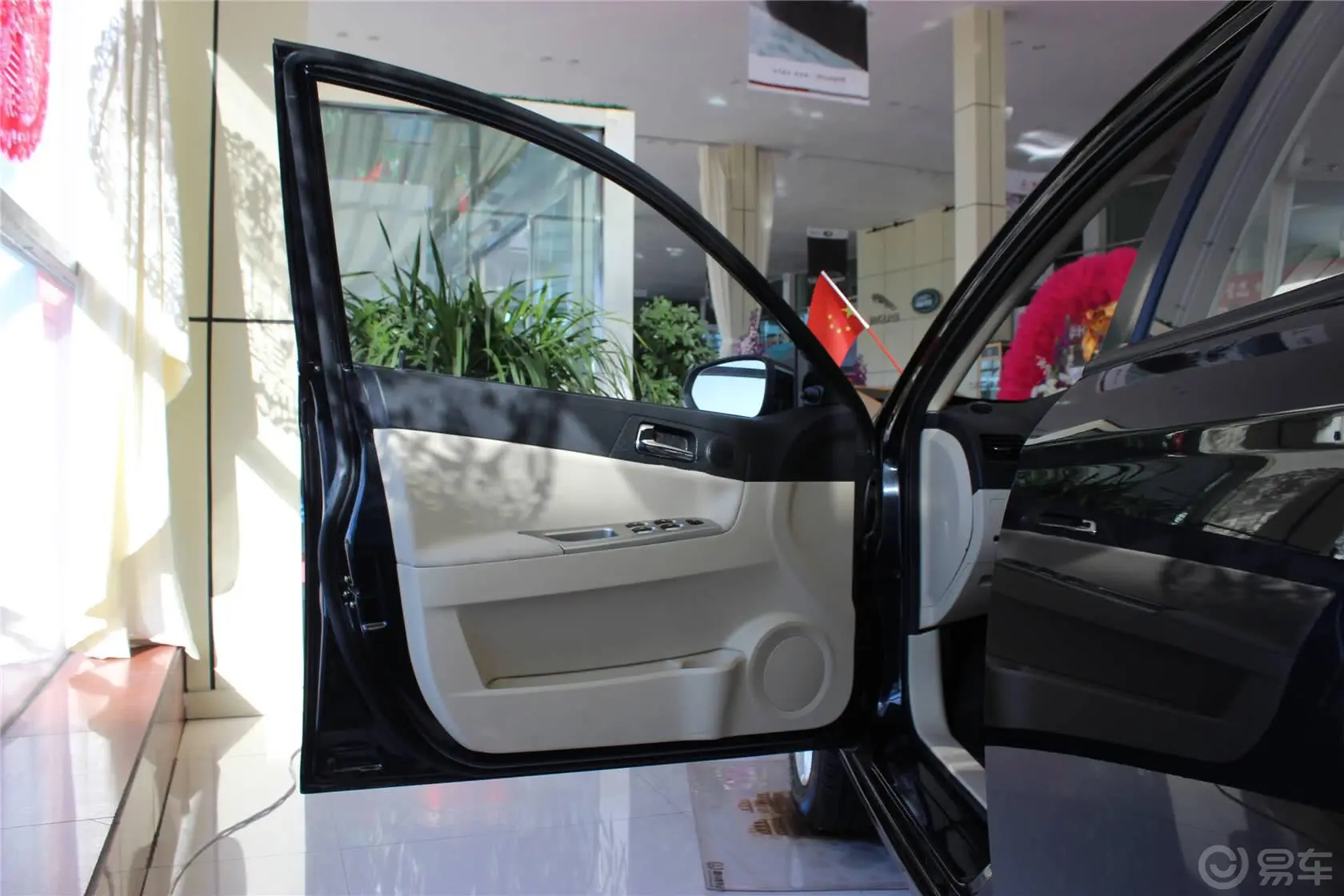 骏捷FSV1.5L 手动 华贵型驾驶员侧车门内门板