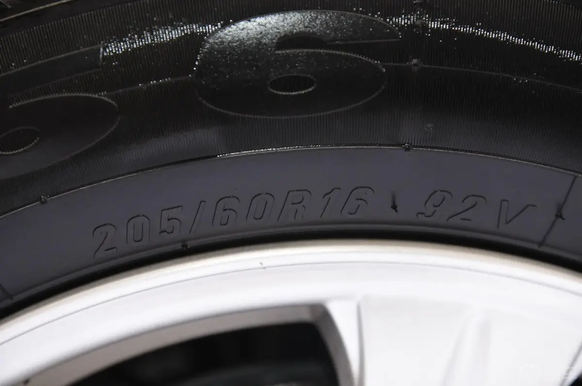 帅客1.6L 手动 舒适型 ZN6441V1B4(国Ⅳ+OBD)轮胎规格