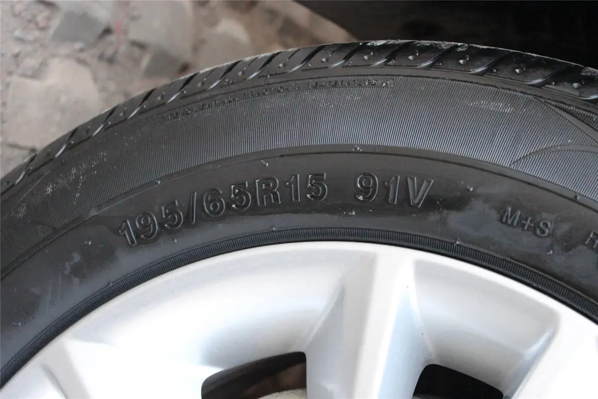 骏捷FSV1.5L 手动 华贵型轮胎规格