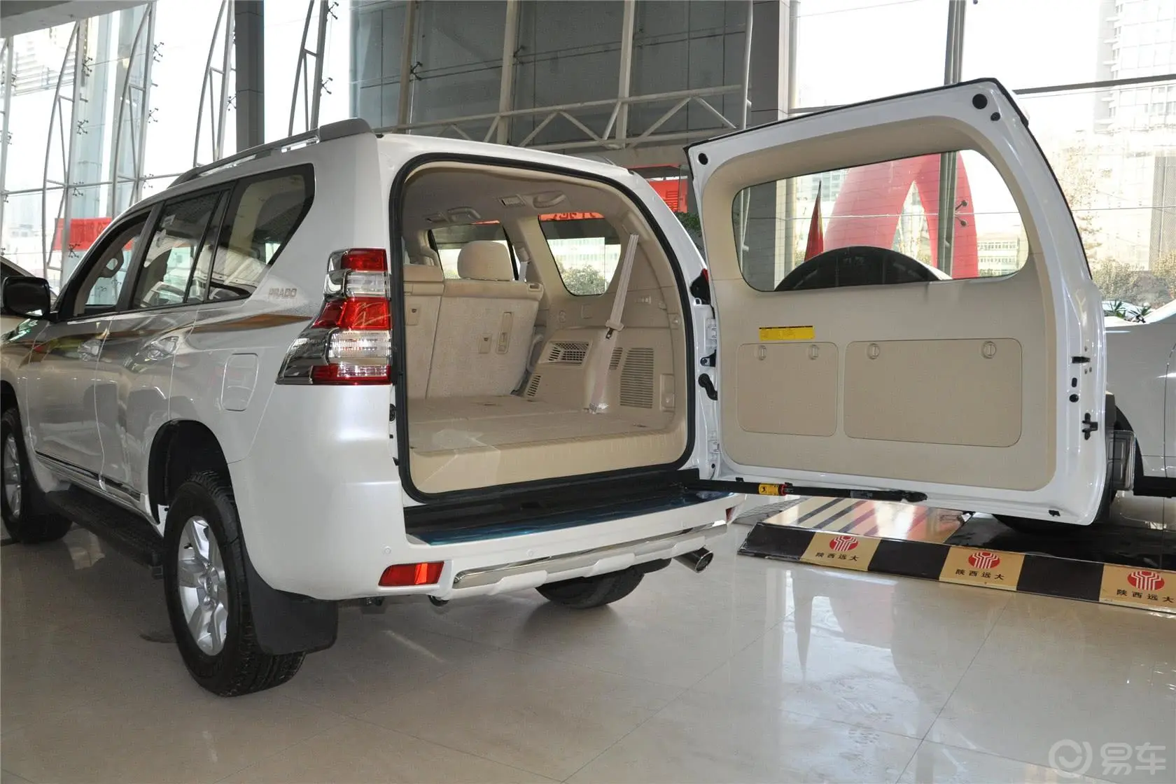 普拉多(进口)2.7L 自动标准版行李厢开口范围