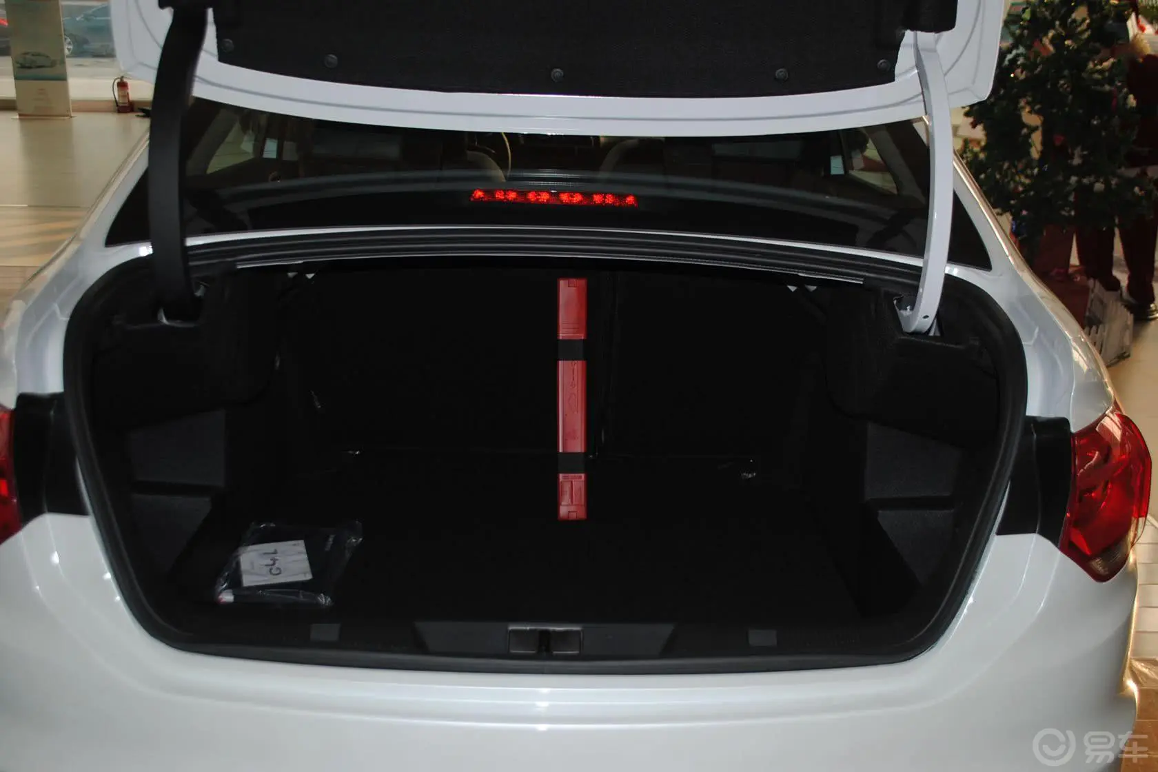 雪铁龙C4L1.8L 手动 智驱版劲智型行李箱空间