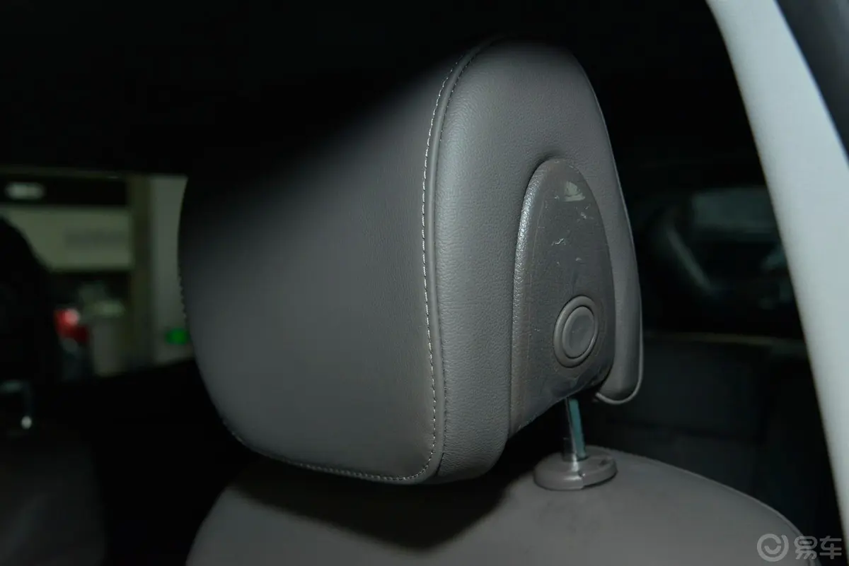 胜达(进口)3.0L 自动 四驱 舒适导航版驾驶员头枕