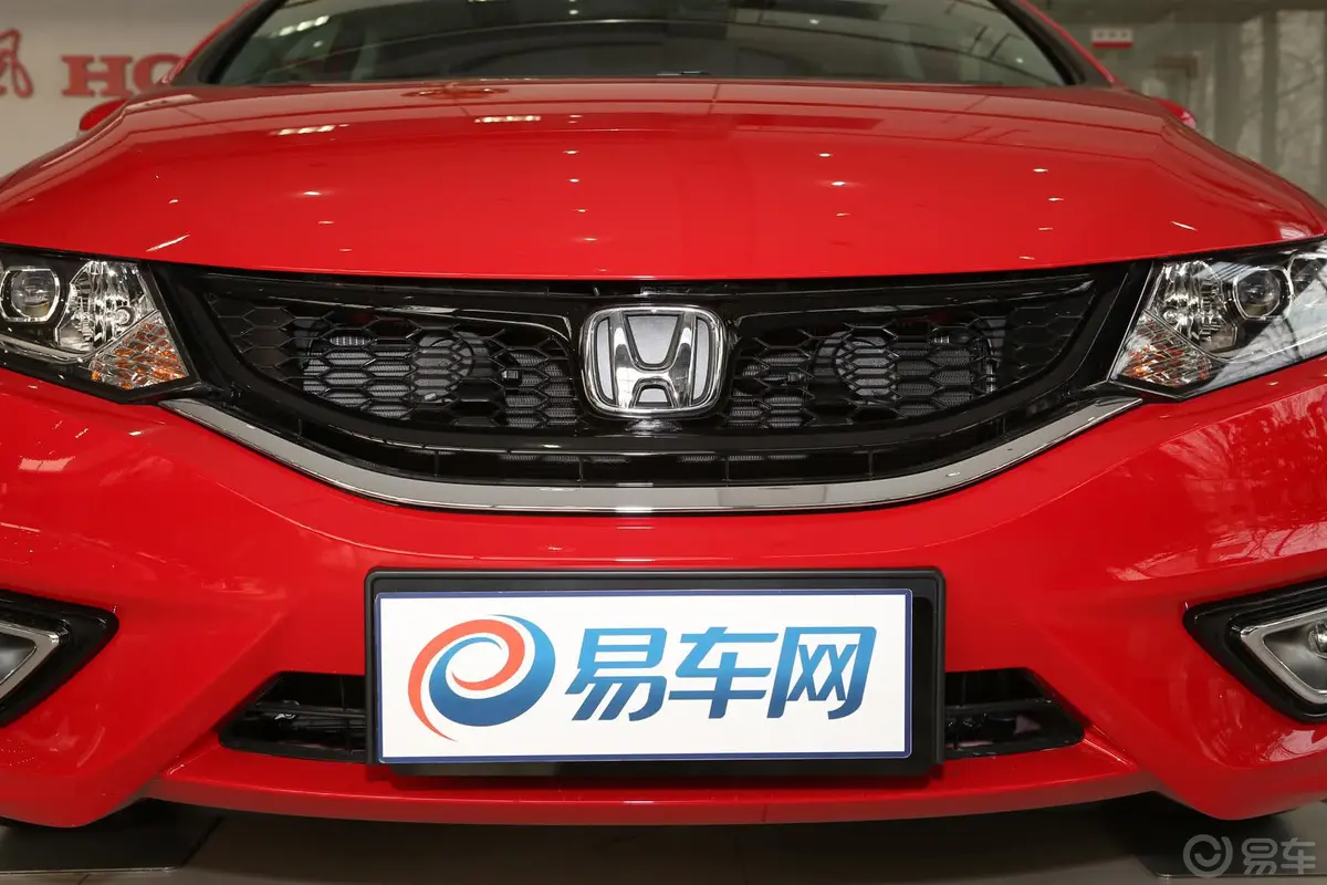 杰德1.8L CVT 豪华尊享型（五座）前格栅侧俯拍