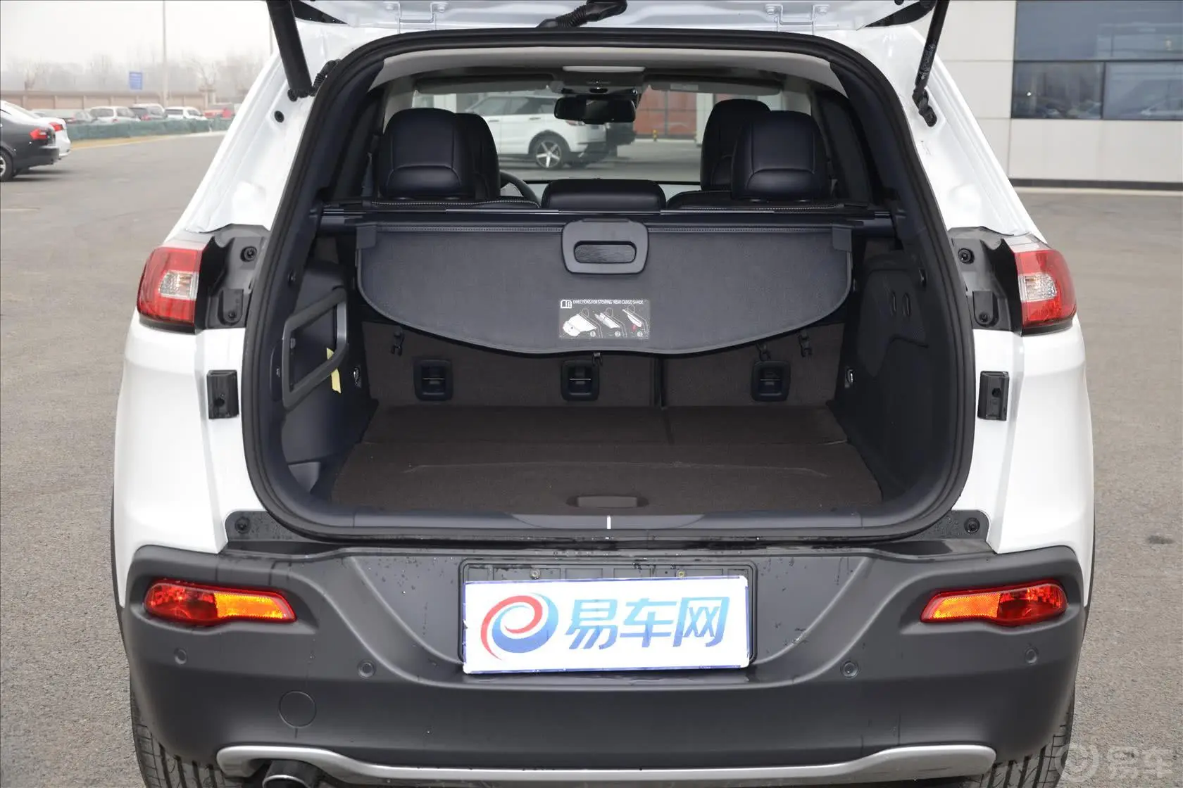 自由光(进口)2.4L 自动 豪华版行李箱空间