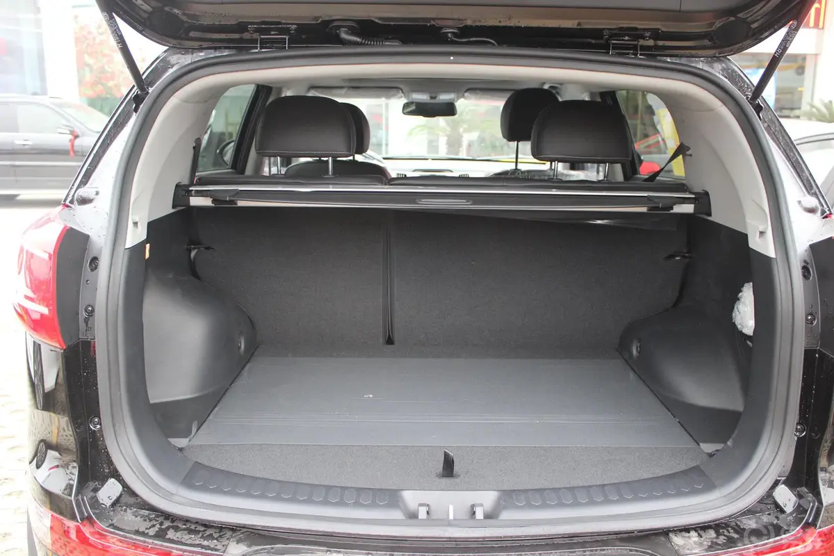 智跑2.0L 自动 两驱 Premium行李箱空间