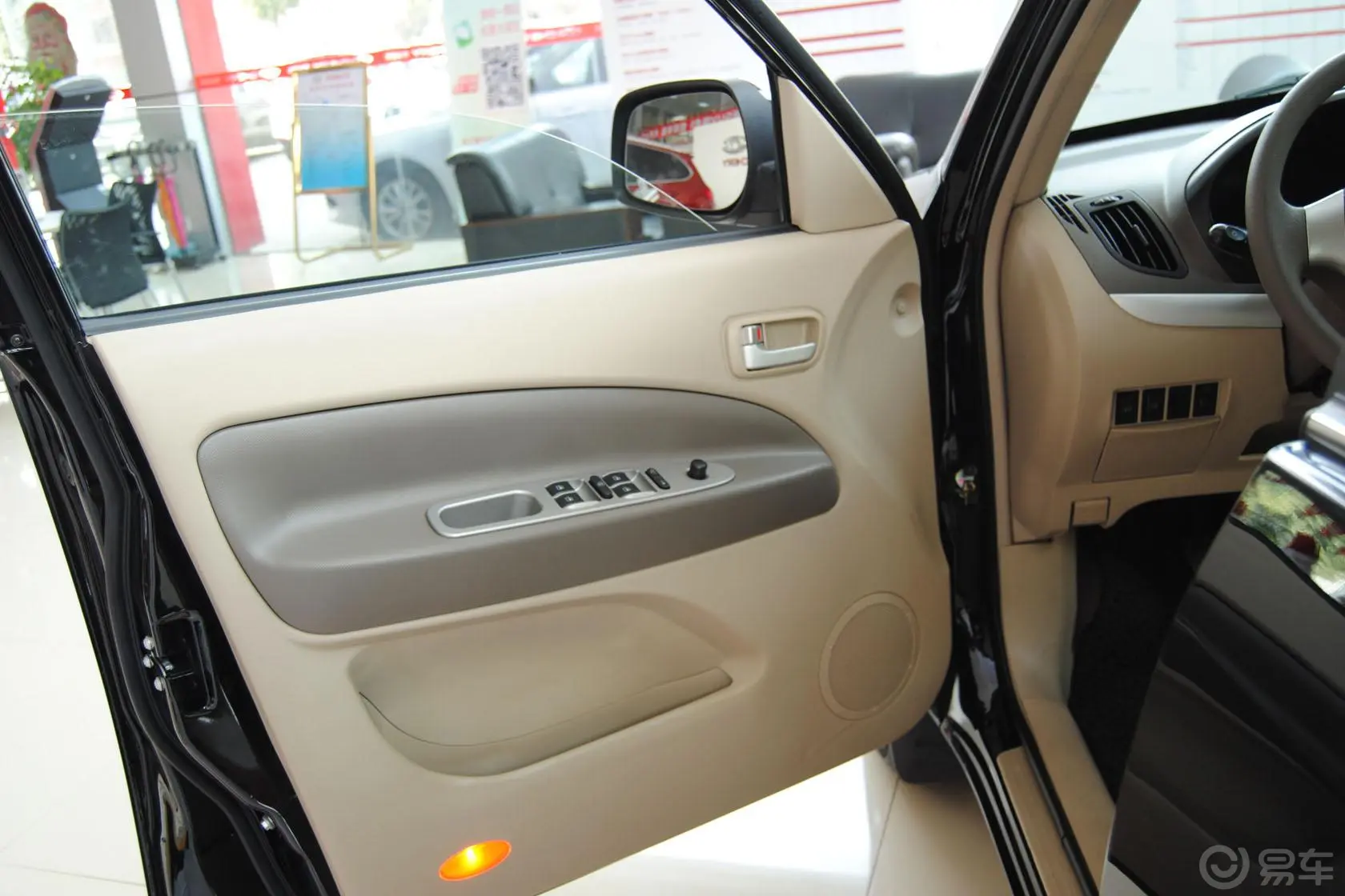 瑞虎经典版 1.6L 手动 舒适型驾驶员侧车门内门板