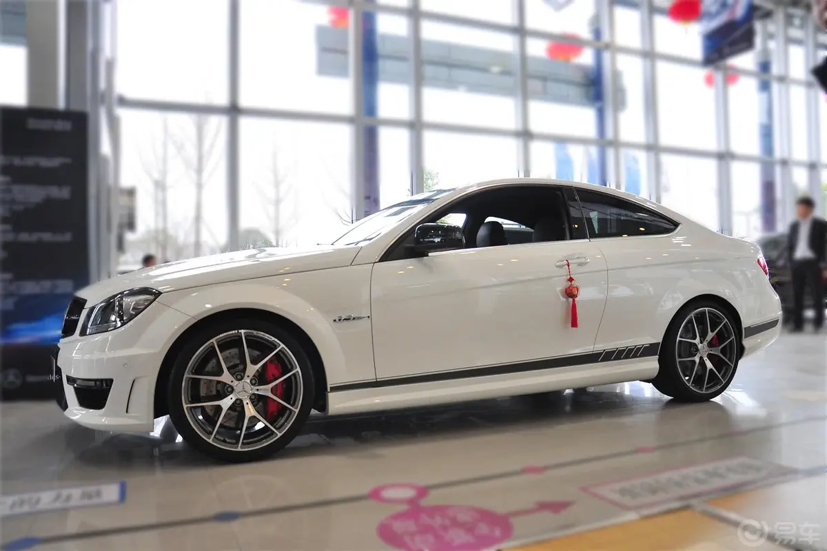 奔驰C级 AMGC 63 AMG Coupe Edition 507正侧车头向左水平