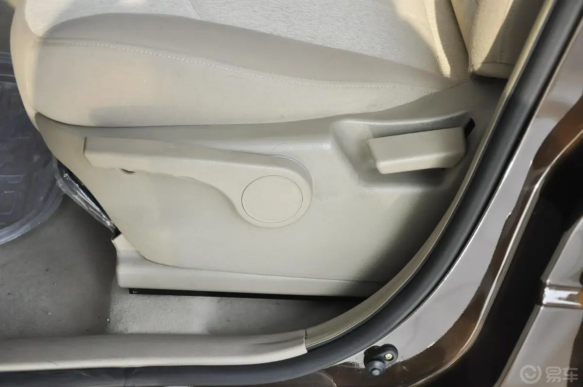 景逸SUV1.6L 手动 尊贵型座椅调节键