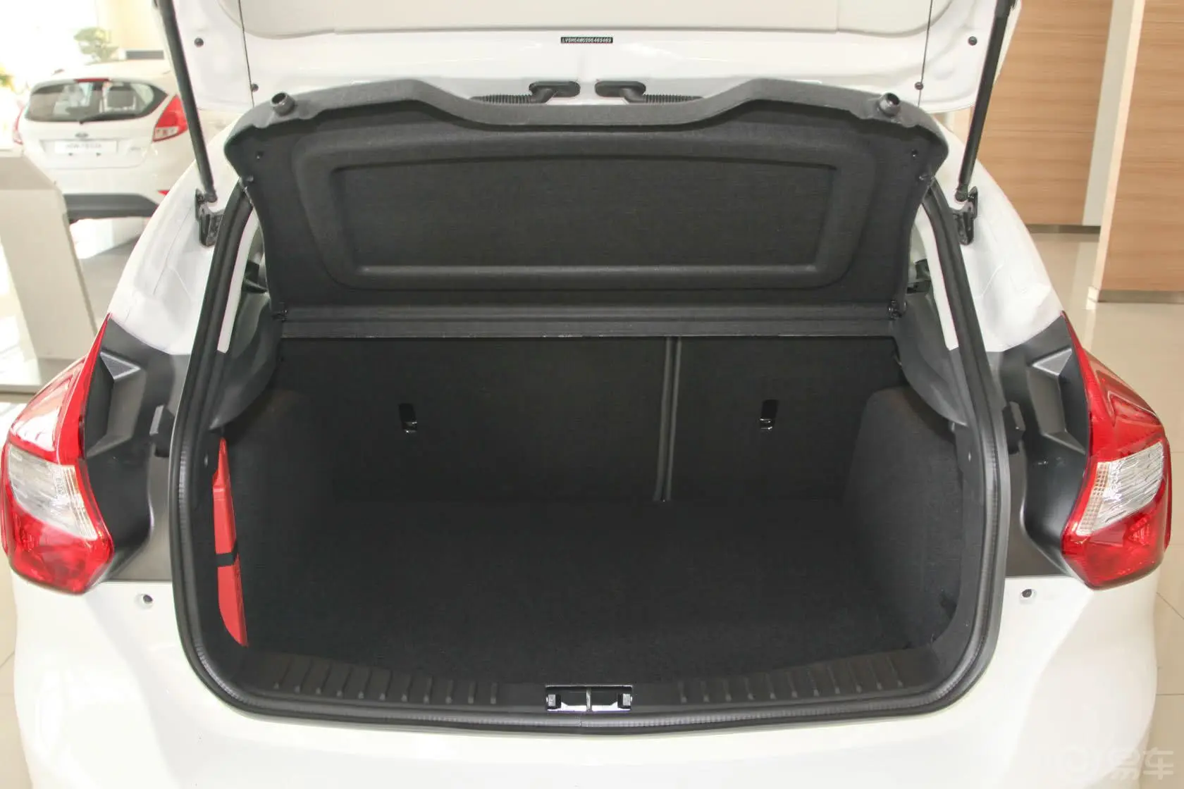 福克斯两厢 2.0L 手动 豪华运动型行李箱空间
